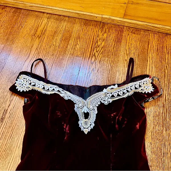 Vintage 80s/90s Zum Zum Velvet Gown Burgundy Sweetheart / off the shoulder 13-14 - Image 11