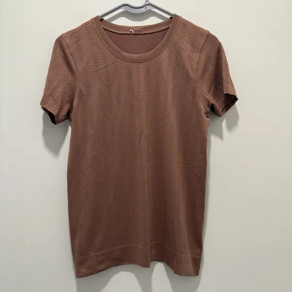 Lululemon Swiftly Breathe Short Sleeve Silverescent Size 6 - Image 2