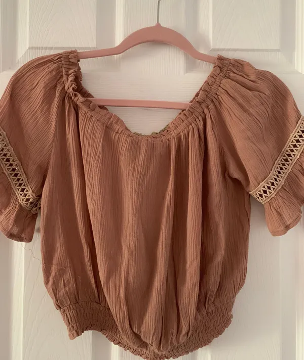 Listicle Off The Shoulder Top - Image 3