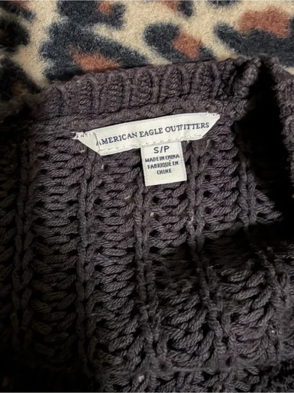 2000s vintage brownish black 2014 american eagle cable knit button down cardigan - Image 10