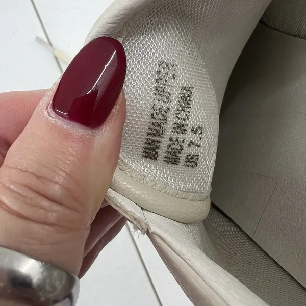 White‎ Raven Size 7.5 Sneakers Fashion Style Tennis Shoes Star Women's Lace Up - Image 7