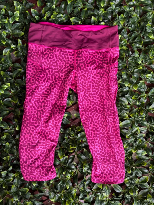Lululemon Run: Top Speed Crop Ace Spot Jewelled Magenta Size 8 - Image 4