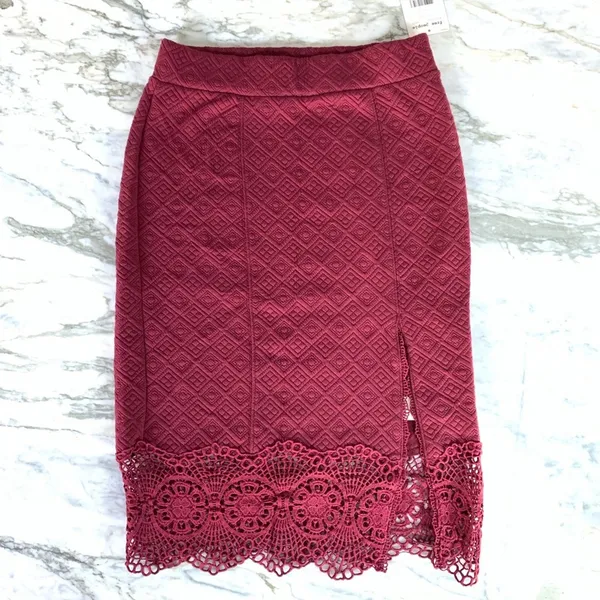 FREE PEOPLE Storyteller Crochet Lace Trim Quilted Pencil Skirt Burgundy Size XS - Image 2
