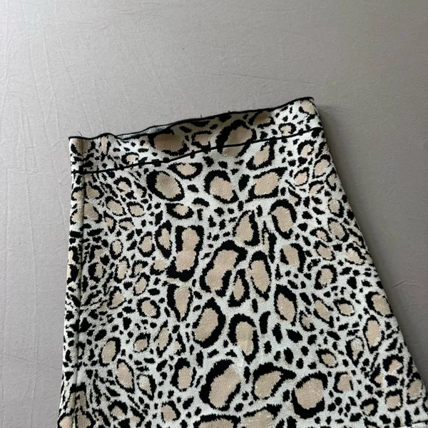 BCBGMAXAZRIA Leopard Print Bethani Stretch Knit Trumpet Skirt - Image 4