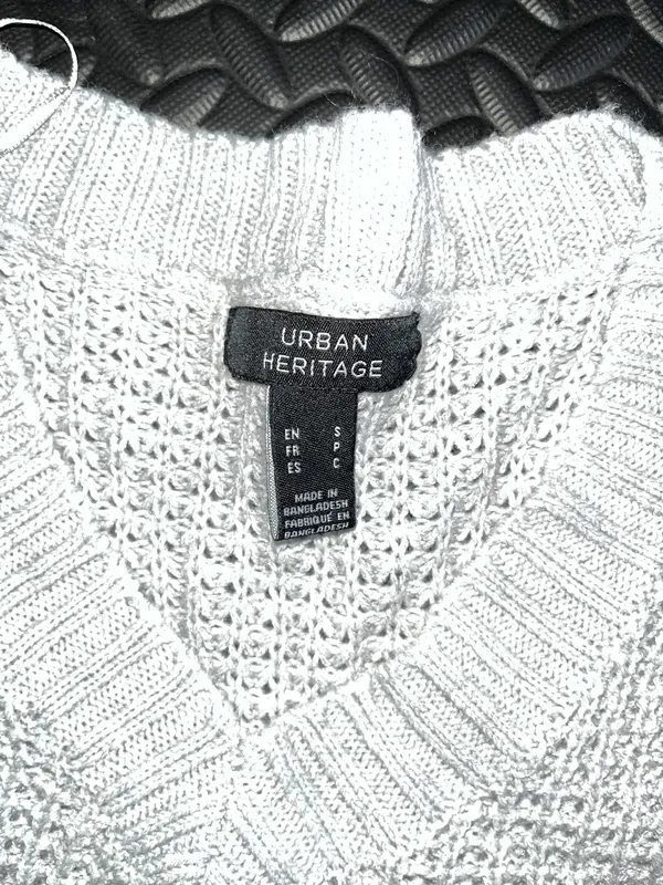 Urban Heritage White Knit V Neck Sweater Size Small - Image 3