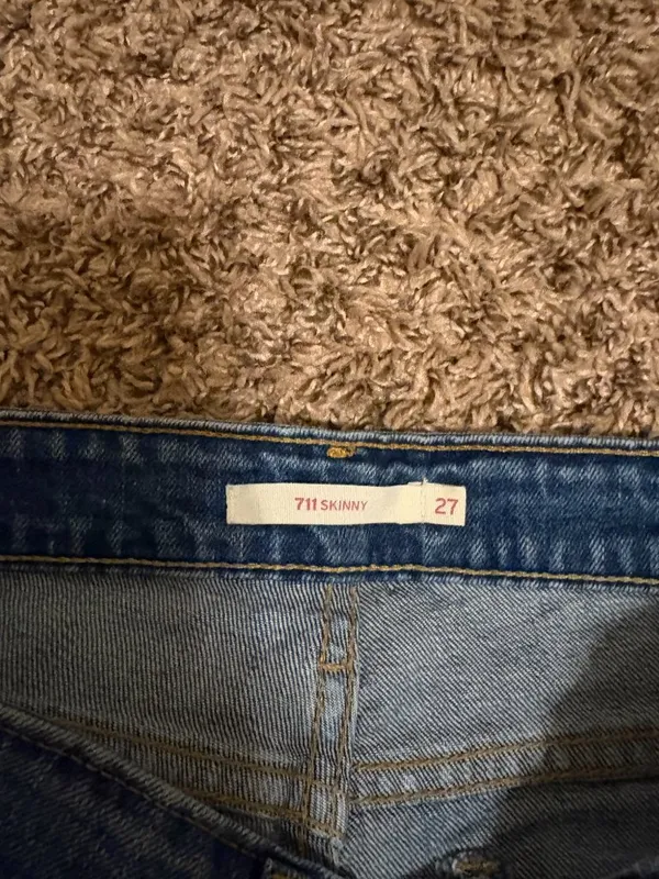 Levi's 711 Skinny Jeans Size 27 Medium Blue Denim Zip Pockets Distressed Red Tab - Image 3