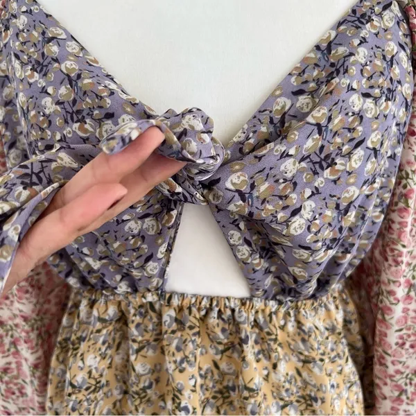 Buckle Floral Chiffon Keyhole Top Size Medium - Image 10