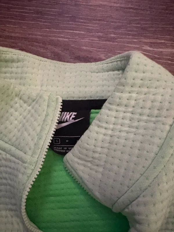 NWOT Nike Sportswear Tech Fleece cropped 1/4-zip pullover sweatshirt light green. Size Small - Image 4
