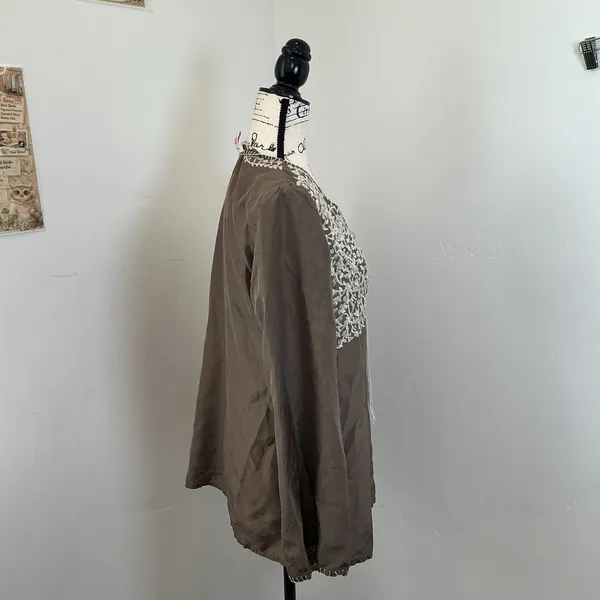 Sundance 100% Silk Embroidered Boho Tunic Brown Floral Split Neck Tie Top Medium - Image 2