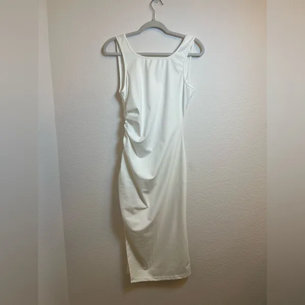 White Ruched Dress Size‎ Large - Image 3