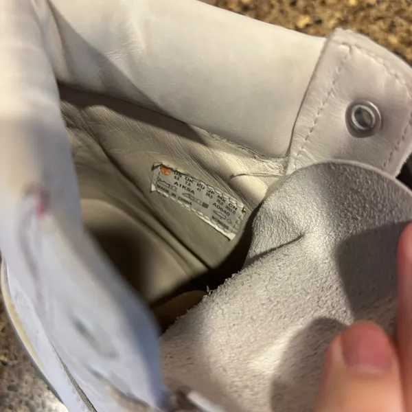 Timberland Off-White embossed Leather Boots womens Sz 9.5 - Image 5