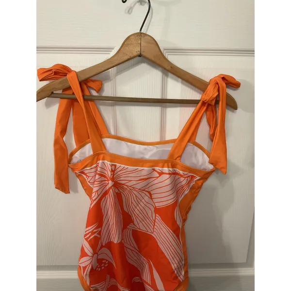 NWOT Orange Tropical Floral One Piece Swimsuit & Sarong Set Size M Resort - Image 7