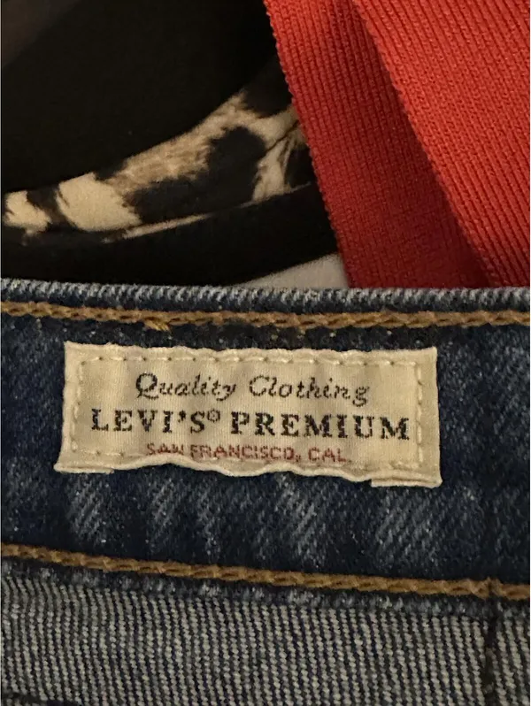 Levi's Wedgie Short medium wash cuffed denim jean short Size 27 coastal cowgirl - Image 13
