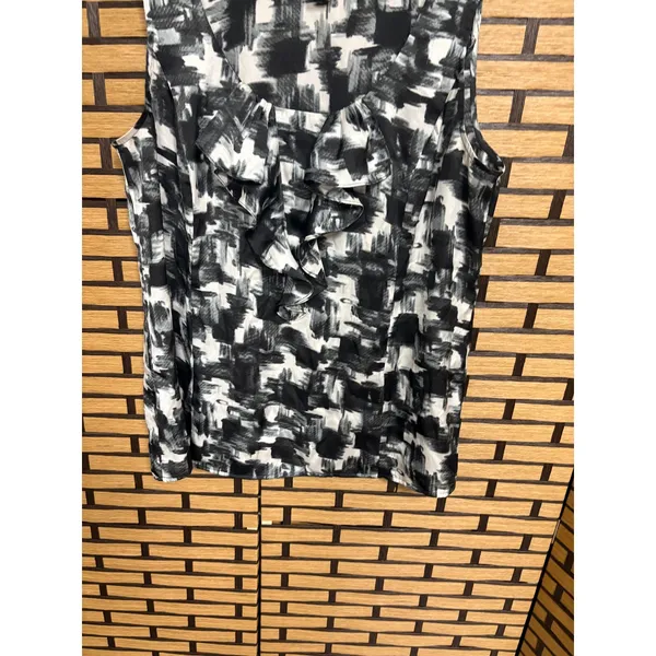 Loft Black And White‎ Tank Top Size Large - Image 3