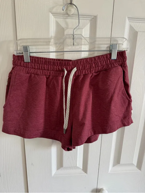 Vuori Halo Performance Short 2.5" Currant Heather Loungewear Size Small - Image 2
