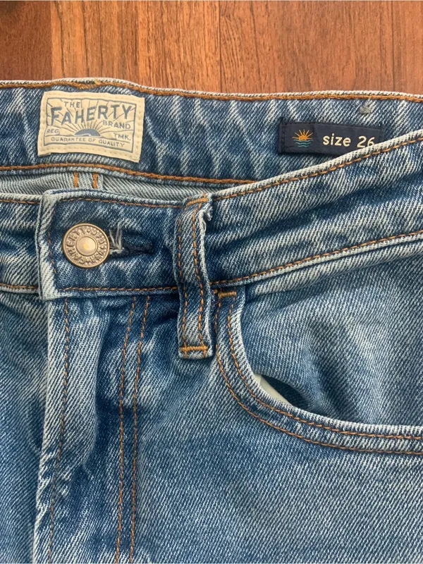 Faherty Women’s Organic Cotton Light Blue Straight Jeans Classic Fit 26 Lakewood - Image 4