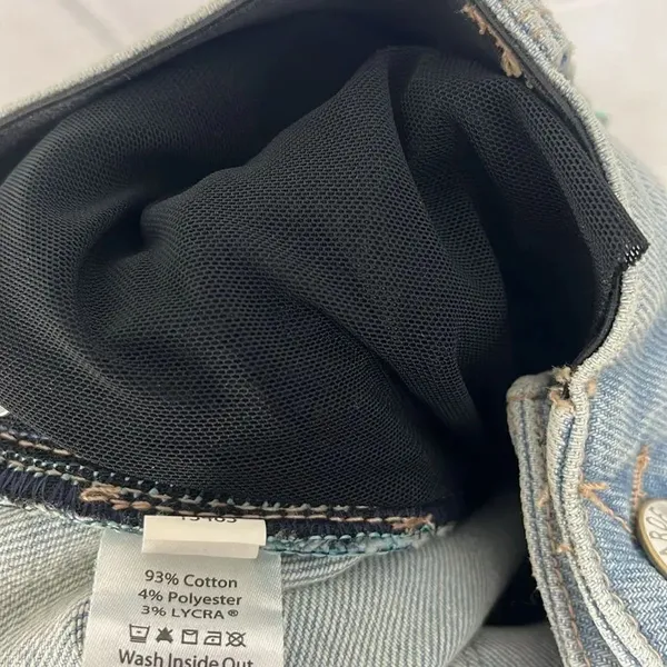 LuLaRoe women’s crop kick flare light wash jean - Image 5