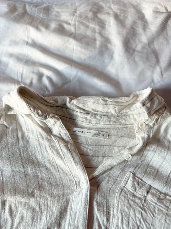 Altar’d State White Button Down Frayed Hem Blouse Size Small - Image 3