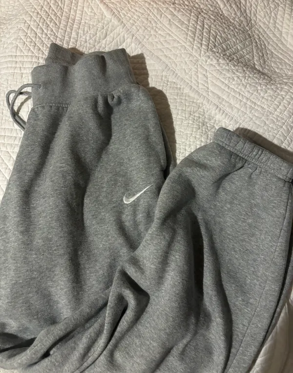 Nike Phoenix Fleece Gray Sweatpants - Image 3