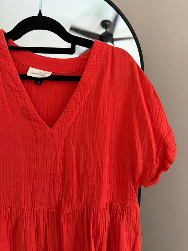 Universal Threads Red V-Neck Short Sleeve Women’s Top - Image 2