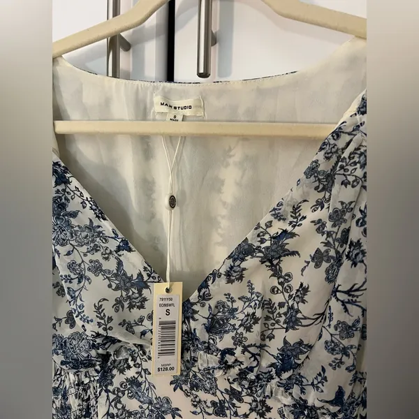 Toile floral blue and white dress - Image 3