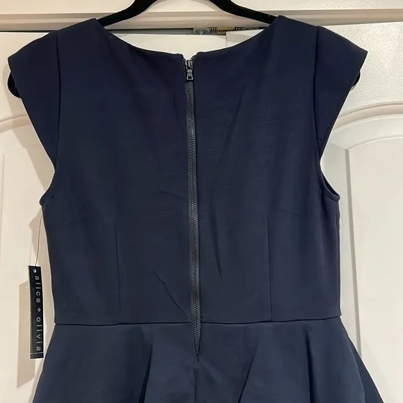 Alice + Olivia Woman's Sz 6 Navy‎ Blue Victoria Cap Sleeve Peplum Dress - Image 4