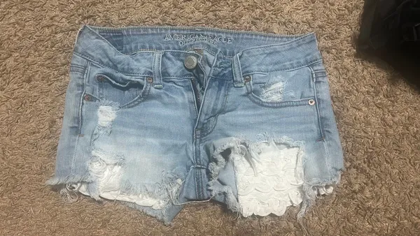 American Eagle Low-Rise jean shorts - Image 3