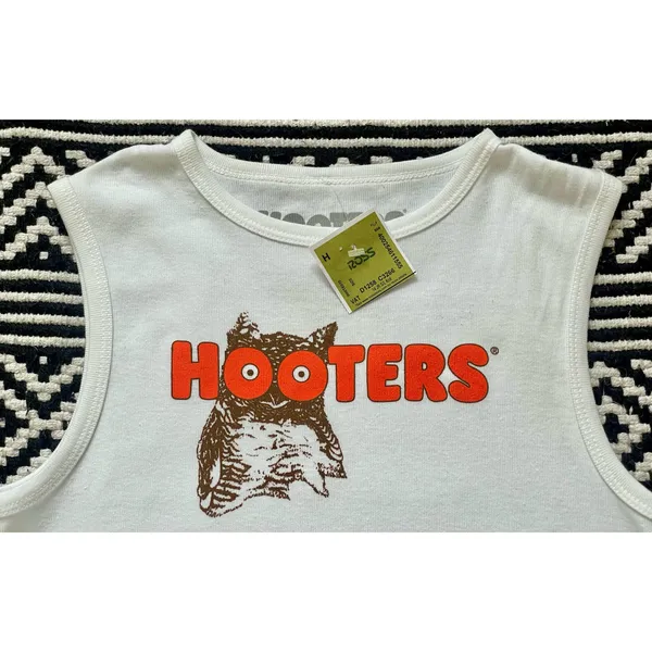 Hooters Girl Graphic Tank Top NWT! - Image 8