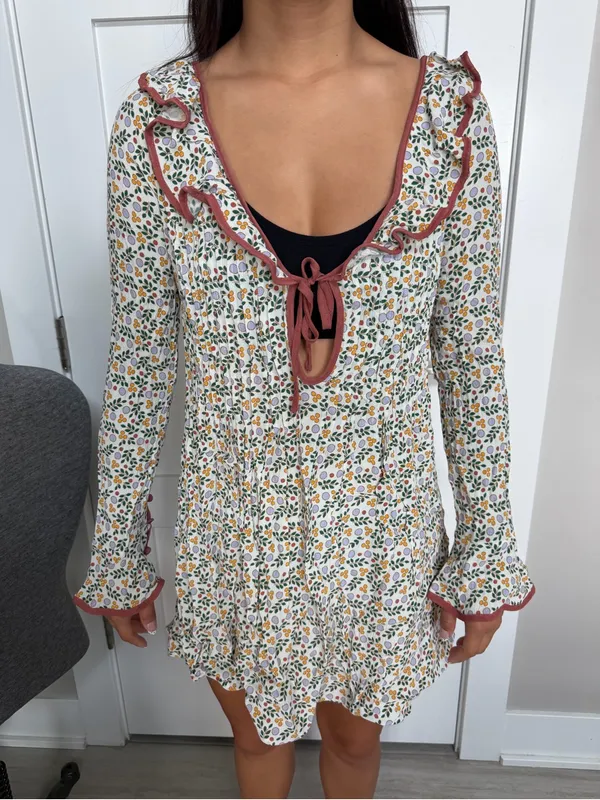Women’s Free People White Floral Ruffle Dress w/Rust Trim Size S Trumpet sleeves - Image 2
