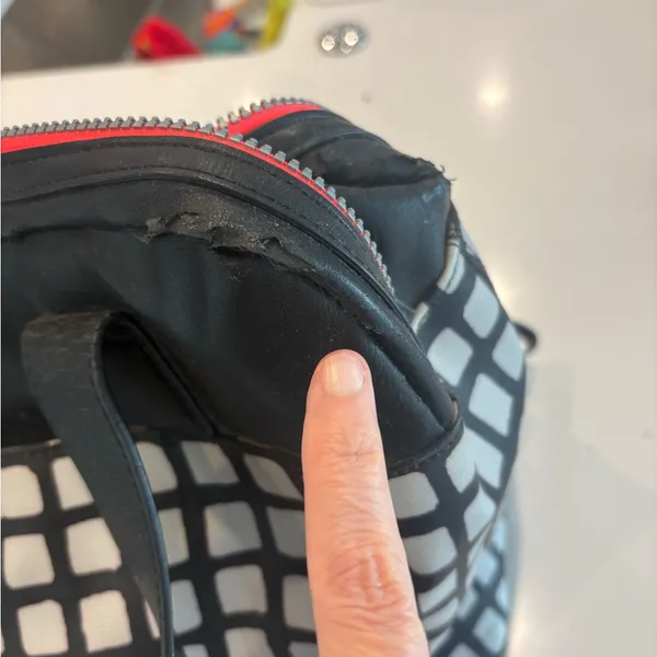 Lululemon Black & White Grid Duffel Gym Bag (Peeling) - Image 8