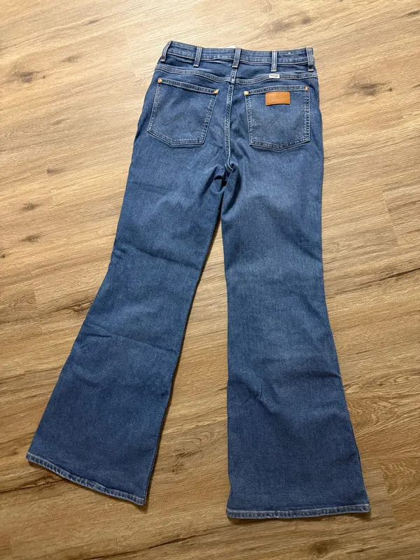 Wrangler Wanderer High-Rise Flare - Image 2
