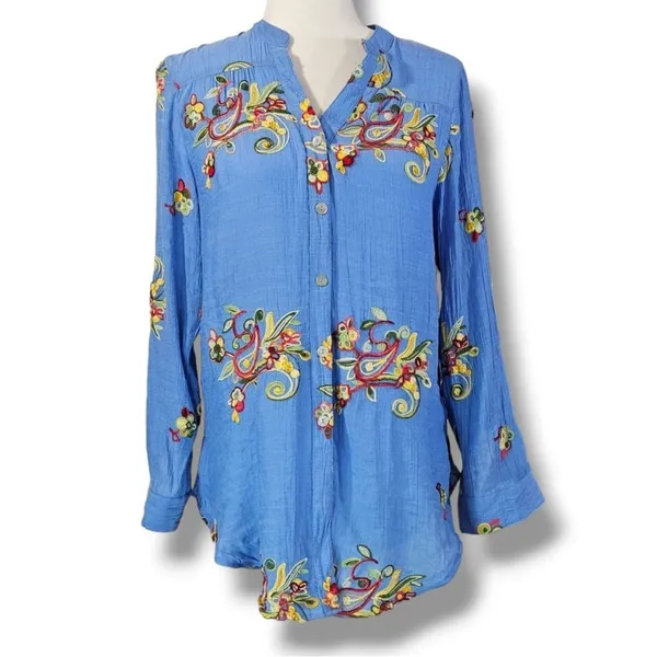 EUC Fig and Flower Roll Tab Sleeve Embroidered Floral Blouse Sz.‎ M Cornflower - Image 5