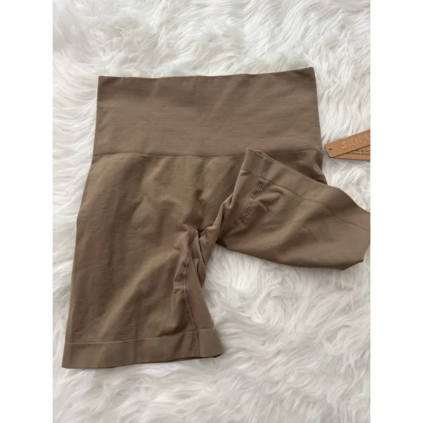 Skims Soft Smoothing Seamless Short Desert Size Small - Image 4