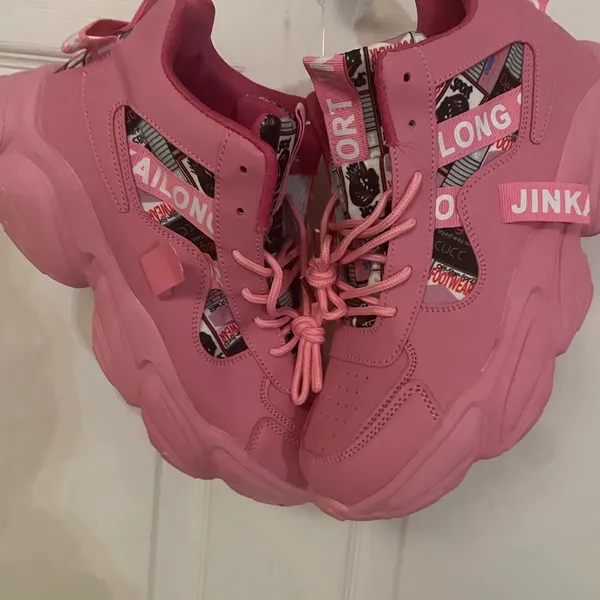 Sporty Pink Women's Athletic Sneakers - Image 3