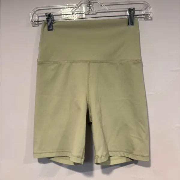 Light Green Set Active Women's High-Waisted‎ Shorts - Image 2