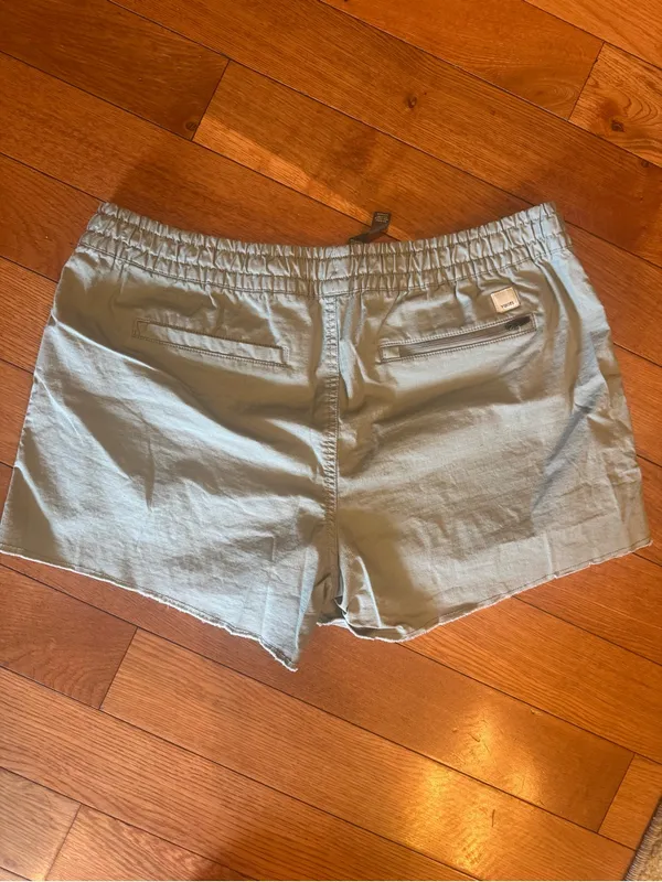 Vuori Women's Vintage Ripstop Shorts Size Large Eucalyptus Green EUC - Image 4