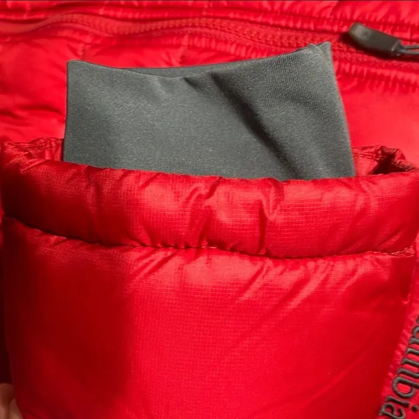 Columbia Red Puffer Jacket unisex - Image 4