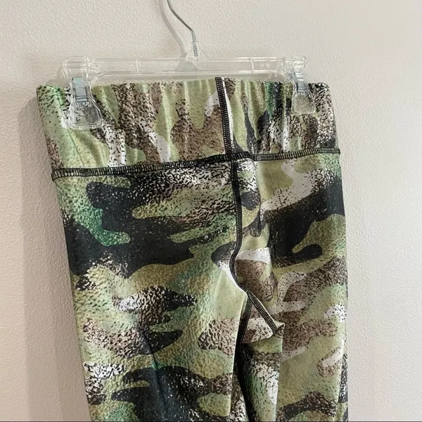 Terez Womens Metallic Green Camo Leggings Small Activewear Yoga Pants Camouflage - Image 8