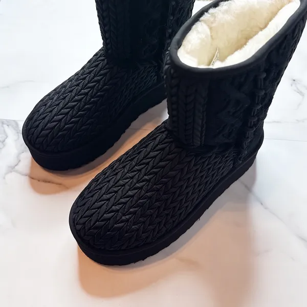 Ugg Classic Short Villa Knit Boots - Image 4
