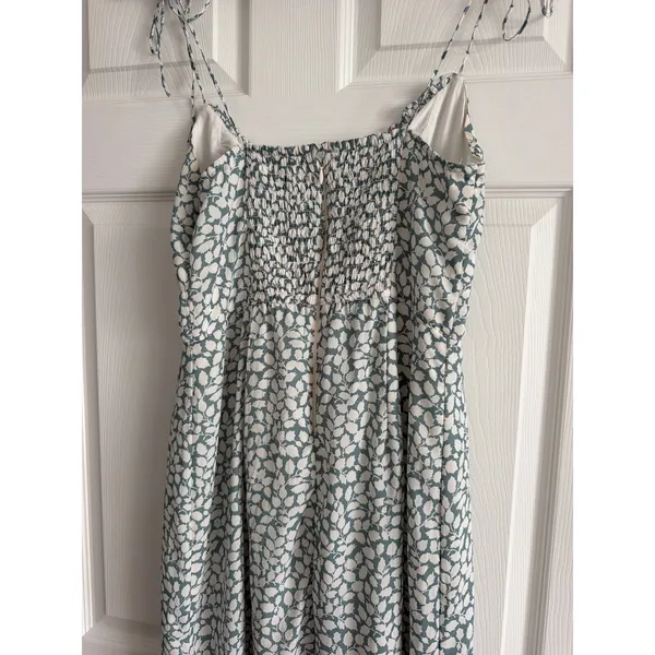 Abercrombie & Fitch Blue White Floral Tie Shoulder Smocked Midi Dress Medium - Image 4