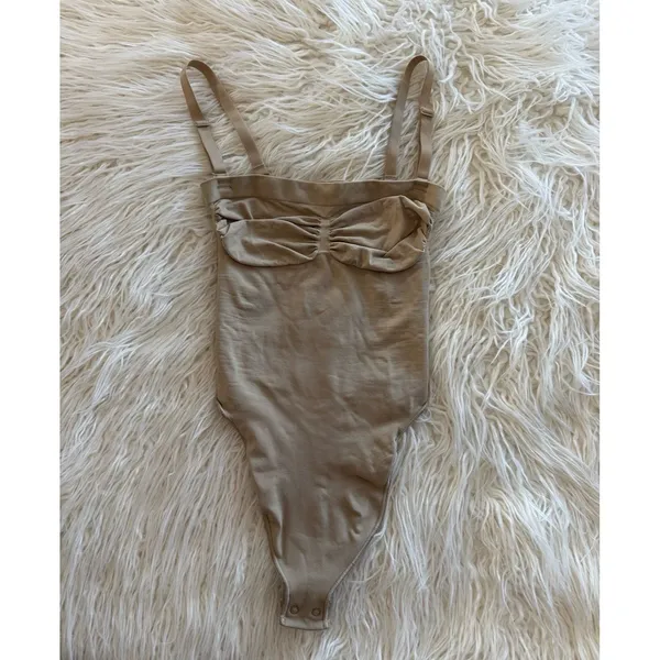 Skims Seamless Sculpt Strapless Thong Bodysuit Clay Size Small - Image 2