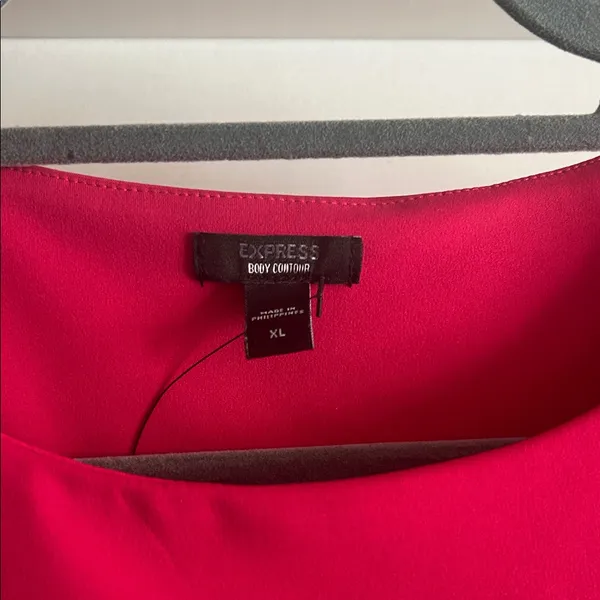 Express New Women's Sleeveless Crewneck Tank in Bright Fuchsia - Image 2