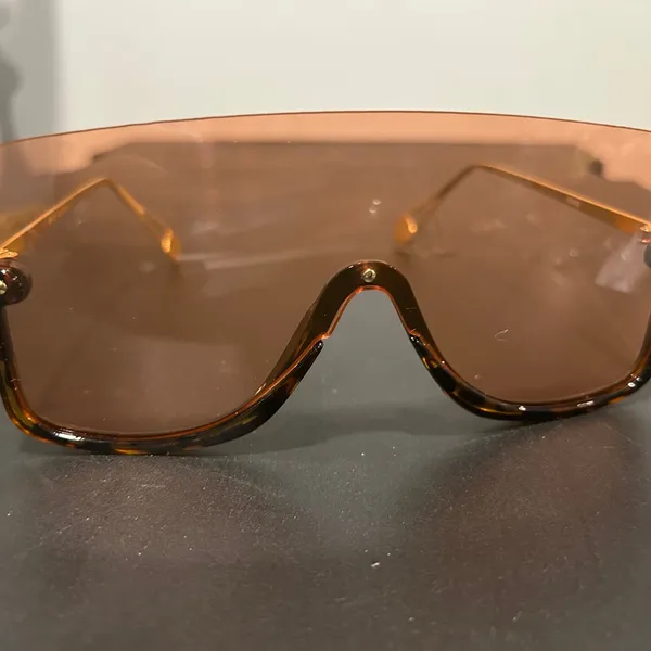 Tortoise Shell Sunglasses Brown - Image 9
