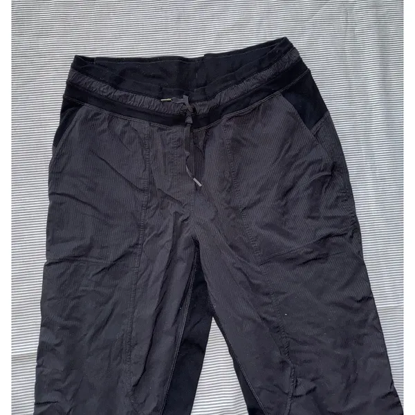 Lululemon Women's Dance Studio Crop Black Size‎ 12 - Image 5