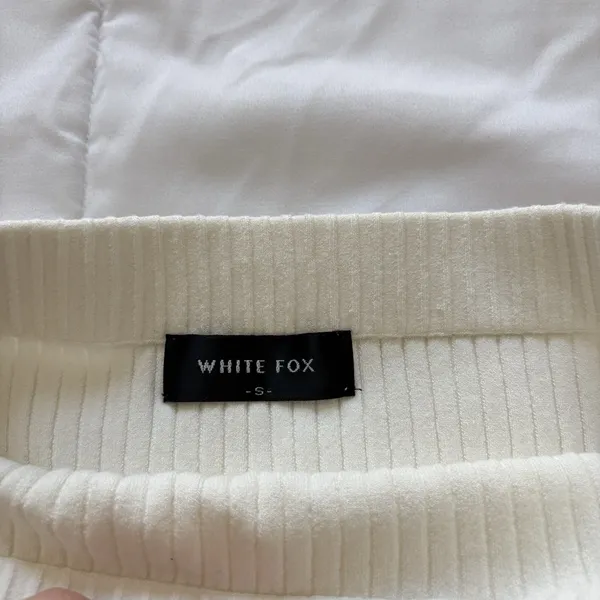 White Fox Mini Sweater Skirt Womens‎ Small White Feminine Dainty Romantic Luxury - Image 2
