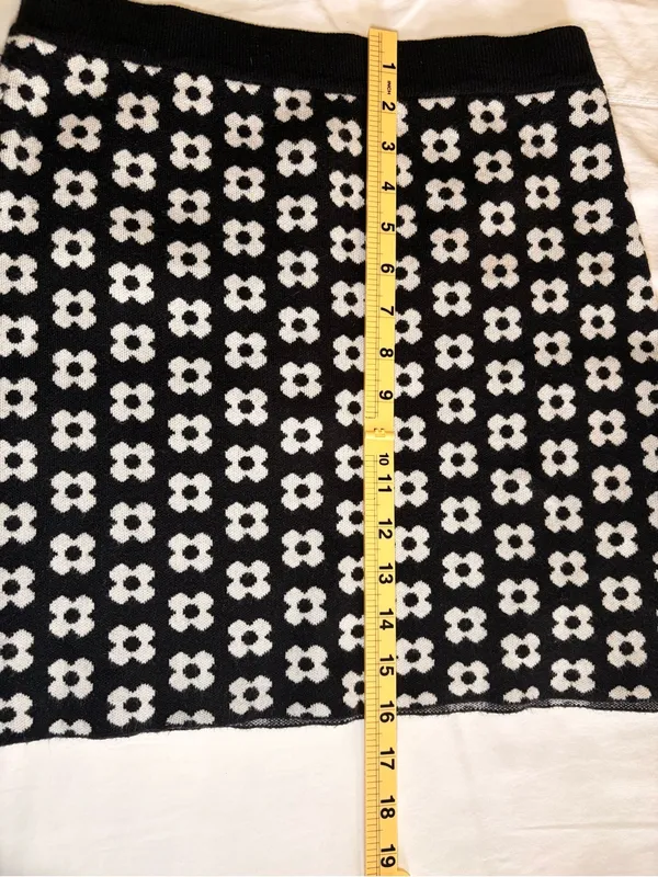Princess Polly Adora Floral Knit Mini Skirt Black White Size 8 - Image 6
