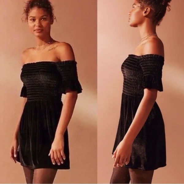 Urban Outfitters Clara Off-The-Shoulder Smocked Velvet Dress in Black - Image 2