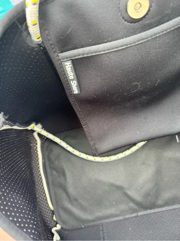 Haute Shore Neoprene tote bag- in Aspen - Image 3
