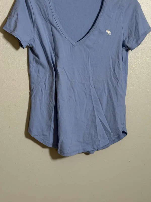 Abercrombie‎ & Fitch Women’s Casual Minimalist Light Blue V-Neck Tee size S - Image 3