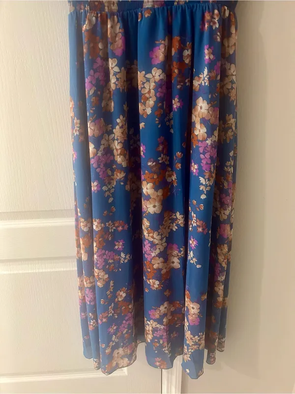 NWT Blue Floral V-Neck Maxi Dress, Size Medium - Image 5
